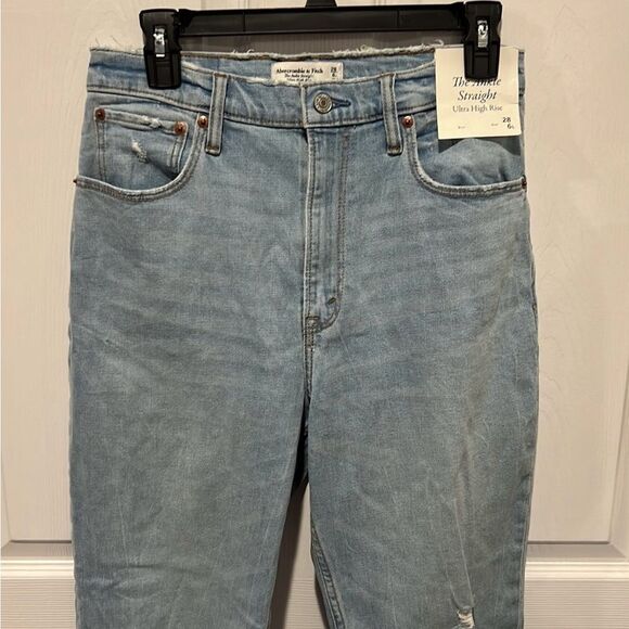Abercrombie & Fitch The ankle straight light wash denim size 28/ 6 L NWT - Picture 3 of 9